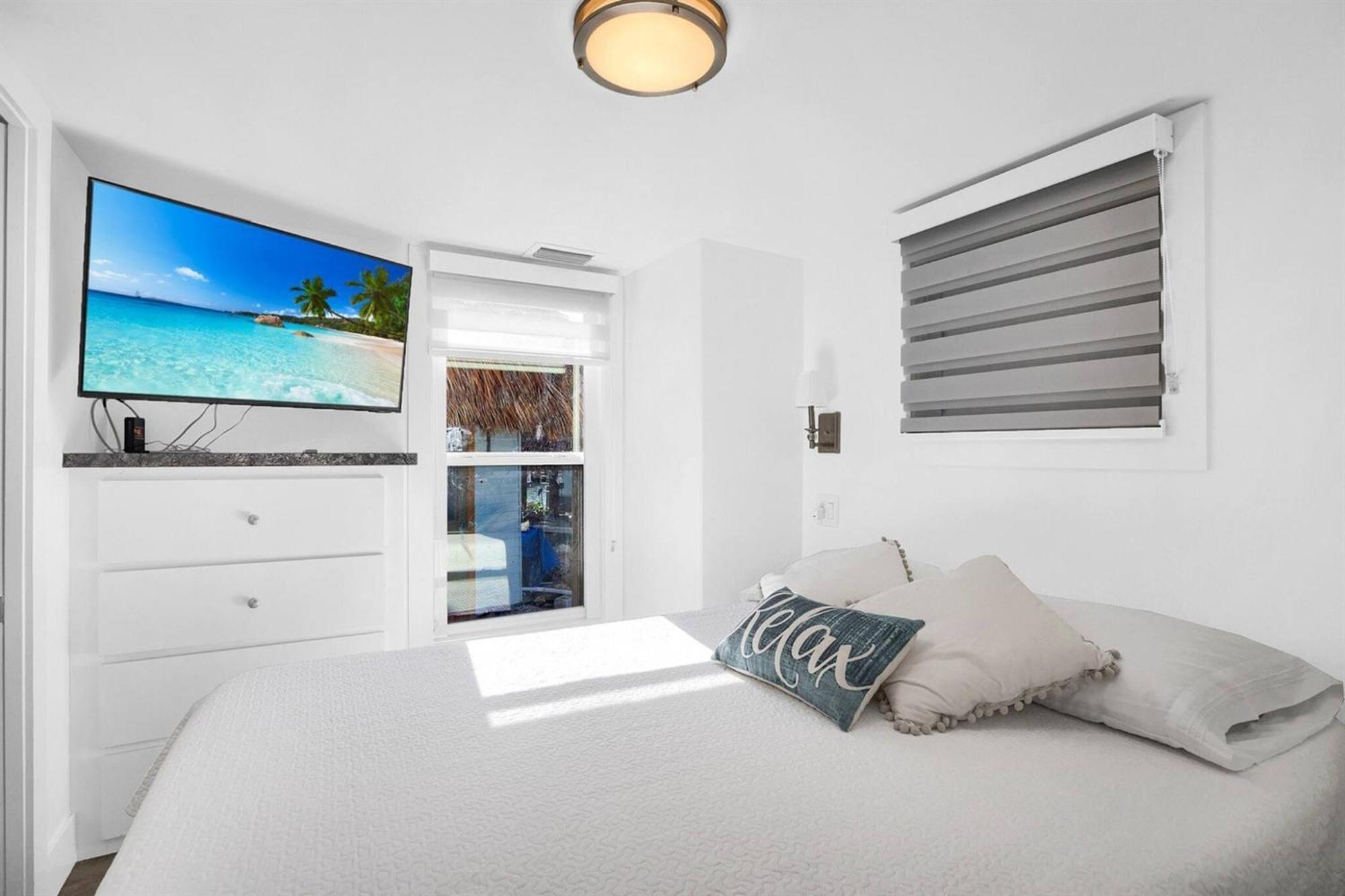 Tiny Home On Waterfront, Bay Views, Deck, Pool Jewfish Oda fotoğraf