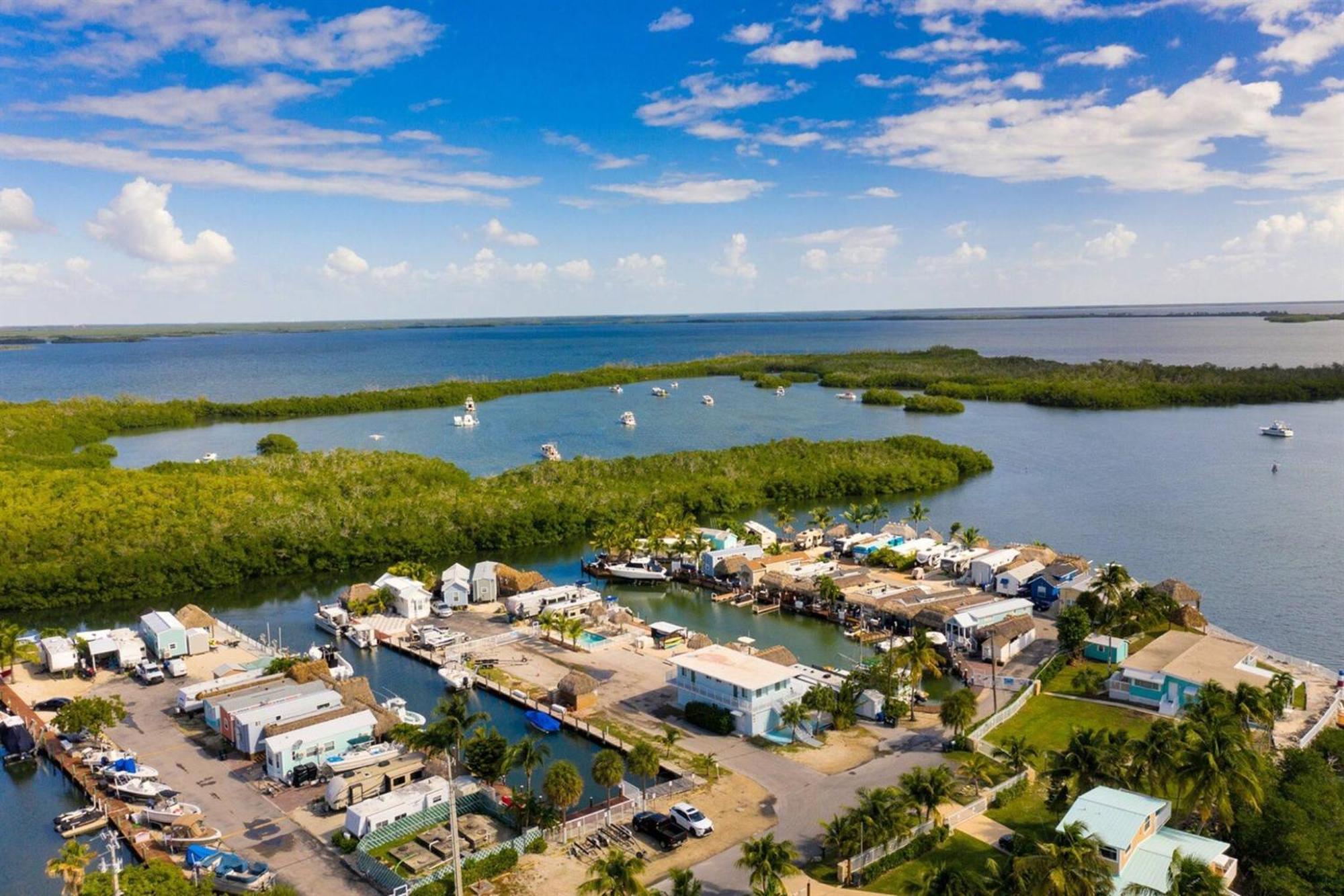 Tiny Home On Waterfront, Bay Views, Deck, Pool Jewfish Oda fotoğraf