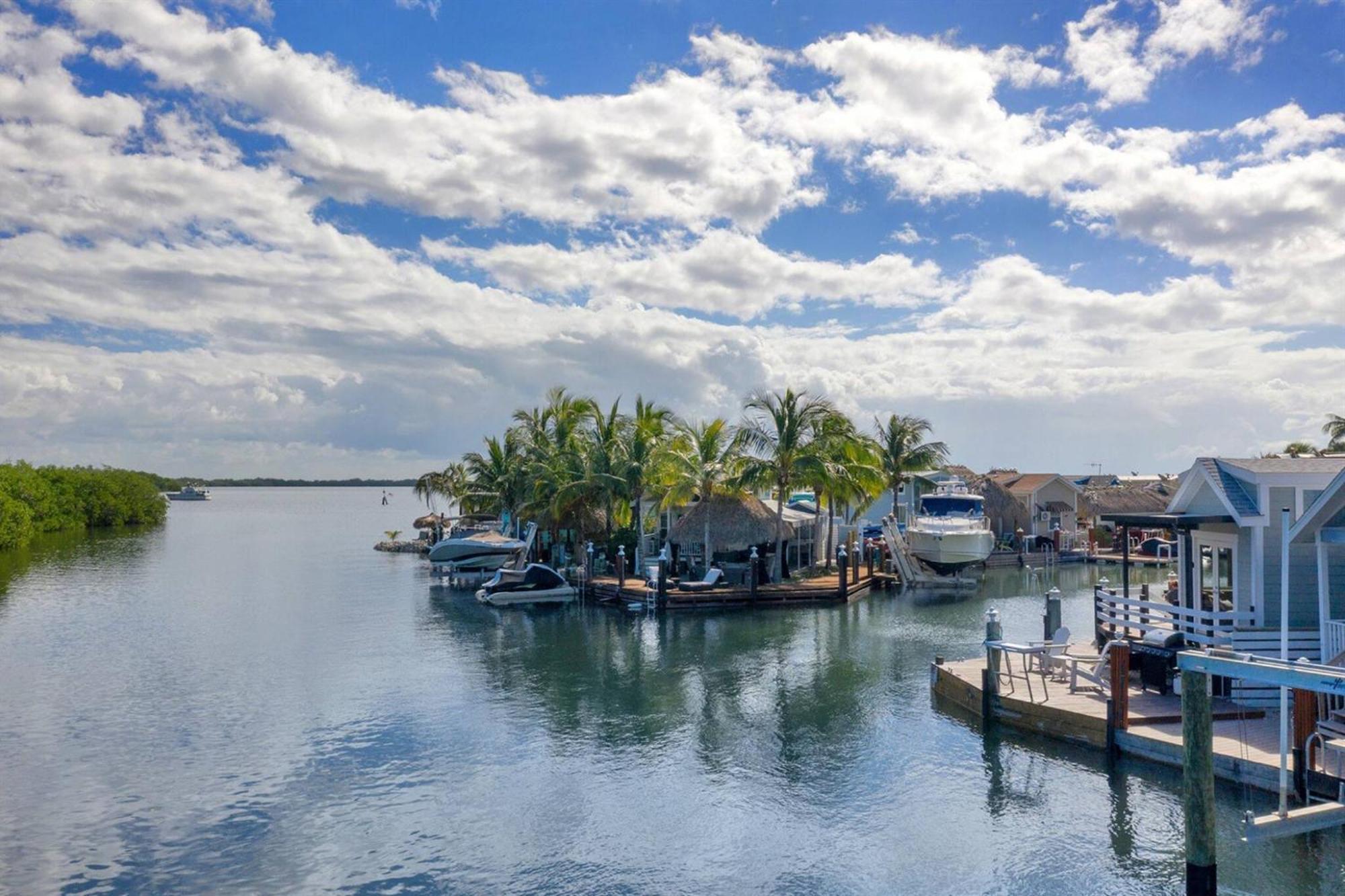 Tiny Home On Waterfront, Bay Views, Deck, Pool Jewfish Oda fotoğraf