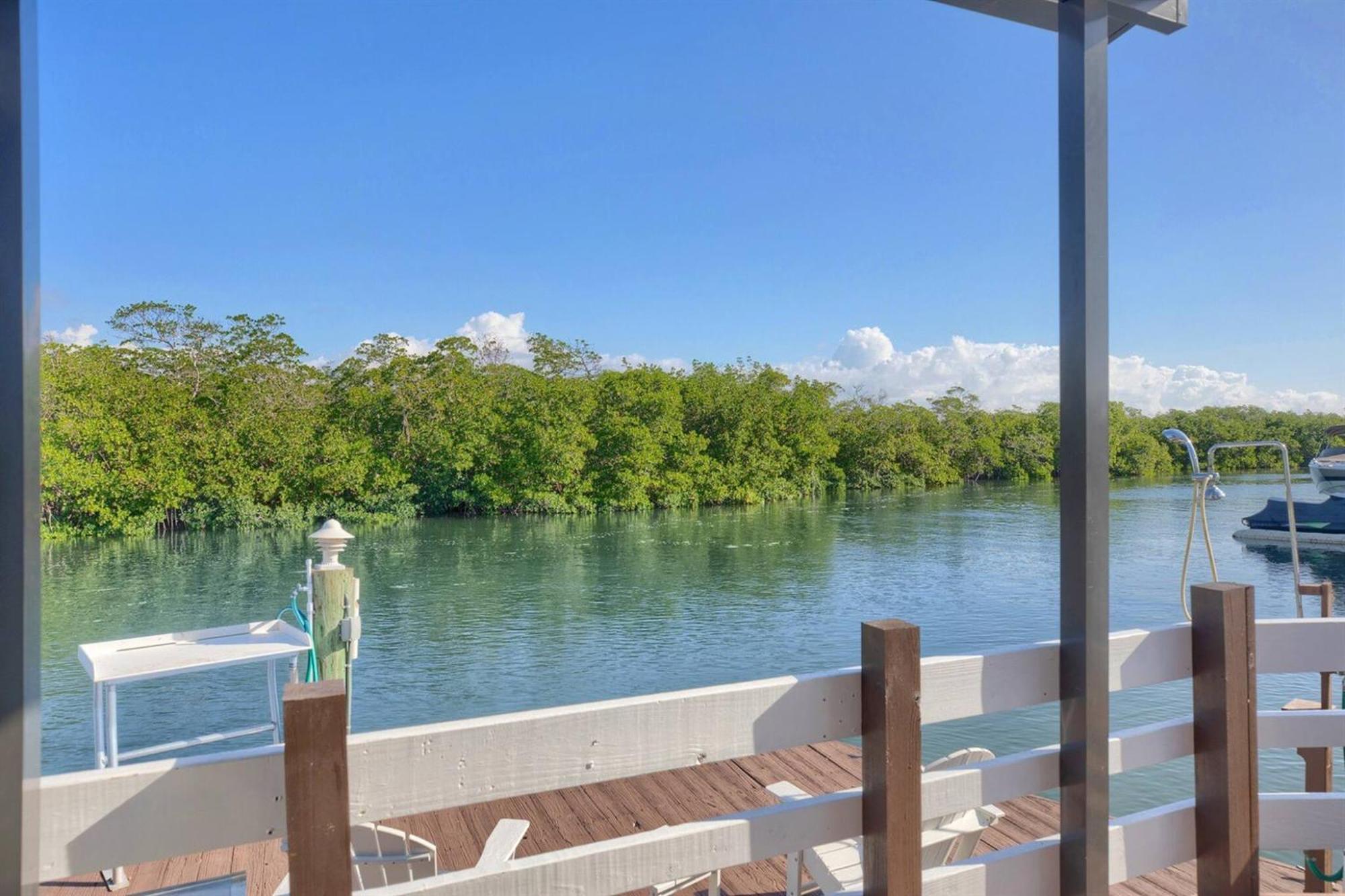Tiny Home On Waterfront, Bay Views, Deck, Pool Jewfish Oda fotoğraf