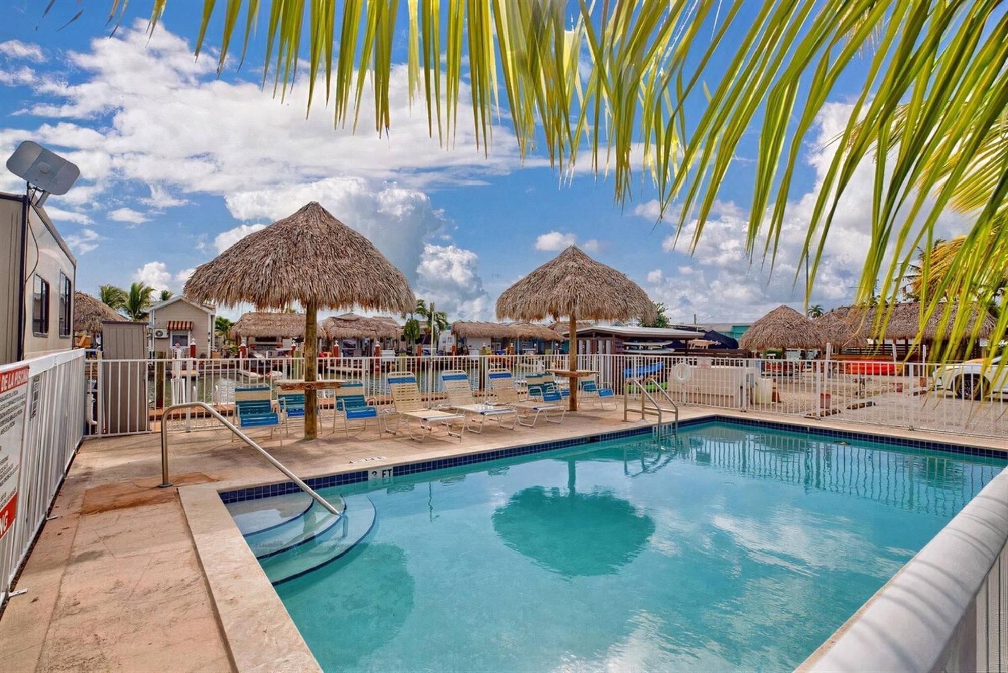 Tiny Home On Waterfront, Bay Views, Deck, Pool Jewfish Oda fotoğraf