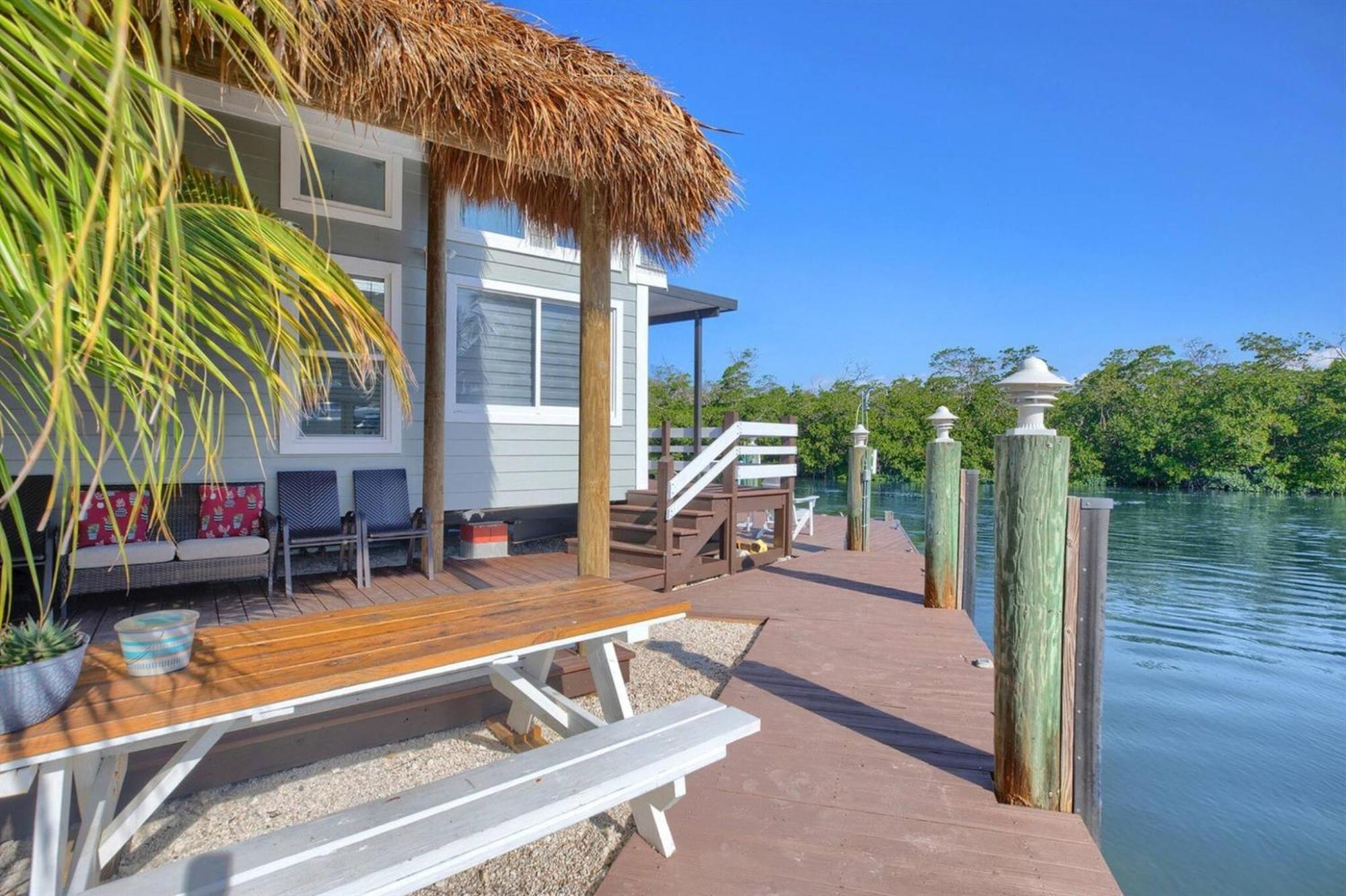 Tiny Home On Waterfront, Bay Views, Deck, Pool Jewfish Oda fotoğraf