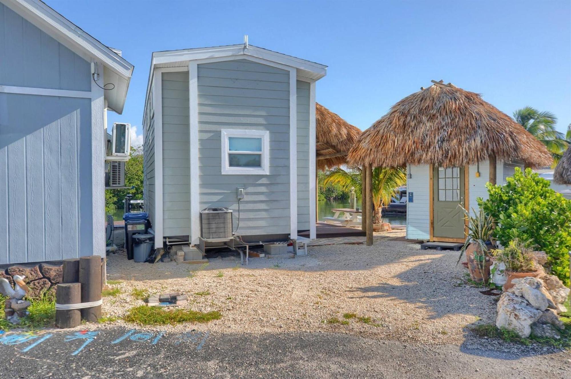 Tiny Home On Waterfront, Bay Views, Deck, Pool Jewfish Oda fotoğraf